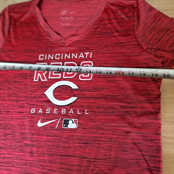 THE NIKE TEE CINCINNATI REDS WOMENS RED  T-SHIRT Size Large Dri Fit - Picture 4 of 11